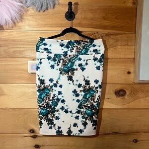 Rare LuLaRoe ‘unicorn’ Cassie Pencil Skirt Blue Floral Design size Large NWT